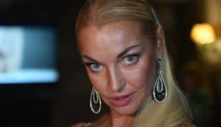 «Чужой человек»: лишившаяся дочери Волочкова плюнула в новую семью экс-супруга