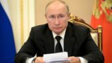 Путин поручил кабмину доработать законопроект о получении гражданами COVID-сертификатов