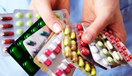 какими лекарствами нельзя лечиться от COVID-19 на дому — врач