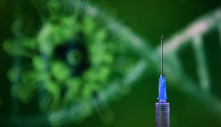 Как коронавирус бьёт по внешности: Иммунолог предупредил об «эстетических» симптомах