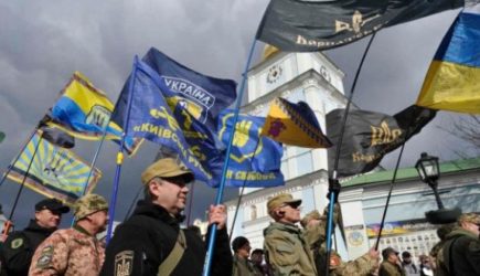 На Украине начался &laquo;антимайдан&raquo;: напуганные люди требуют от Зеленского помириться с Россией