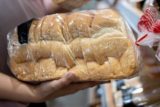 Никогда так не делайте: почему нельзя покупать хлеб в нарезке