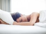 Врачи объяснили, почему спать нужно голым