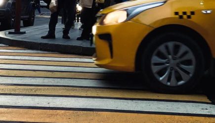 24-летняя россиянка села в такси и умерла