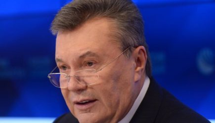 Янукович призвал Зеленского достичь мирного соглашения с Россией