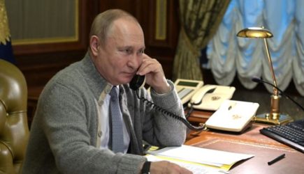 Путин обратился к Макрону и Шольцу с просьбой