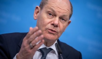 Шольц пригрозил России &laquo;драматическими мерами&raquo;. Русские расшифровали: &laquo;Обкатанная схема&raquo;