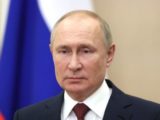 Путин поздравил Макрона с переизбранием на пост президента Франции