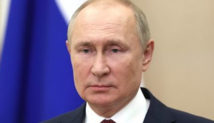 Путин поздравил Макрона с переизбранием на пост президента Франции