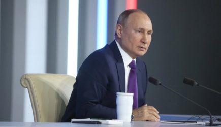 Путин: экономика России стабилизировалась