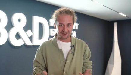 Известный ведущий уволился с НТВ и уехал из России