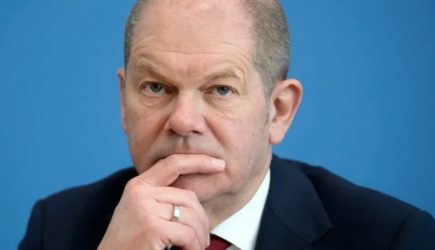 Безнаказанность Мельника позволила ему обвинить Шольца в нежелании поставлять оружие Киеву