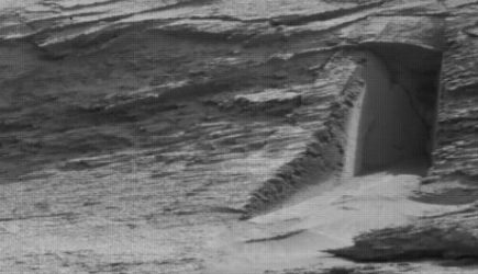 Ученые объяснили фото странной &#171;двери&#187; на Марсе