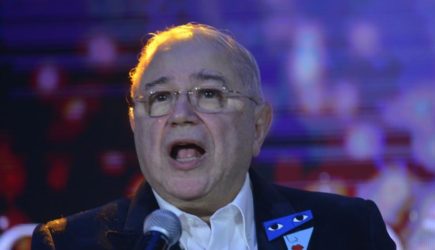 &#171;Погладил ей коленки&#187;: друг рассказал о начале романа Петросяна с Брухуновой