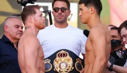 Бывший чемпион мира по боксу объяснил победу россиянина Бивола над Альваресом