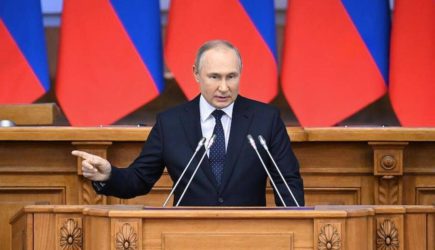 Президент России Путин внес в Совфед кандидатуру Куренкова на должность главы МЧС