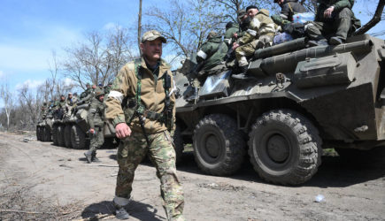 Шойгу заявил о сознательном замедлении наступления российских военных на Украине