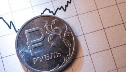Курс рубля пошел вниз