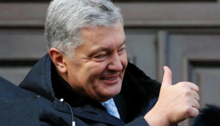 Порошенко с третьего раза выехал из Украины