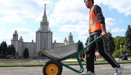 Мигранты из Узбекистана покидают Россию и уезжают в другие страны