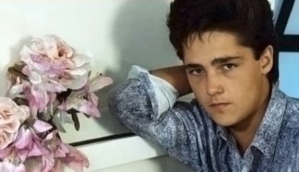 К месту могилы Шатунова поклонников не пропустили, прощание закончилось