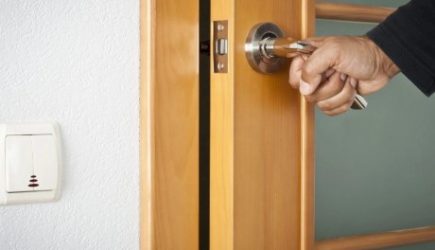 Когда собственника жилья могут выселить из квартиры, предупредил юрист