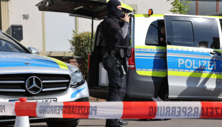 В Берлине автомобиль въехал в группу людей