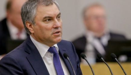 Володин обвинил США в лицемерии из-за покупки российской нефти