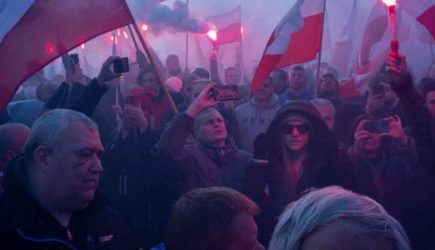 Польшу захлестнут небывалые протесты: Myśl Polska пообещала «жаркую осень»