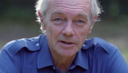 Потеряв жену спустя полвека, нашел себе пассию на 50 лет моложе: как складывалась жизнь знаменитого Лаврова