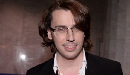 «Девственность потерял»: игривый Михалков принудил юркого Галкина пощупать бодрый сучок