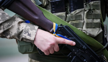 Украинские военные вылетели на автомобиле в водоем с подорванного ими же моста