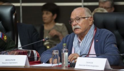 Никита Михалков рассказал Путину анекдот в Кремле