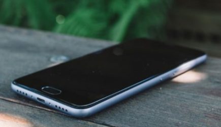 Приметы: почему нельзя ставить фото на заставку телефона