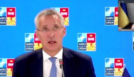 Нам нужно больше оружия и денег — Зеленский