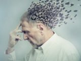 Неожиданный симптом: как определить начало слабоумия