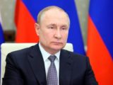 Путин поручил продлить режим самоизоляции для лиц старше 65 лет