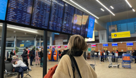 Россияне массово бросились искать авиабилеты в три европейские страны