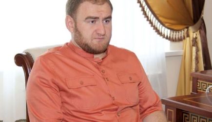 &#171;Взвешиваем на весах&#187;: у сенатора Арашукова нашли несметное количество денег