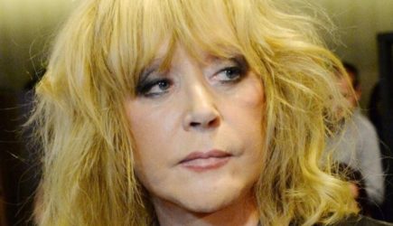 Алла Пугачева вернулась в Россию, но без Максима Галкина