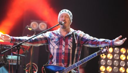 Лидер группы «Парк Горького» призвал Россию одуматься и принять главный закон