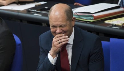 Драма Шольца стоит денег. Украине запретили мириться с Россией