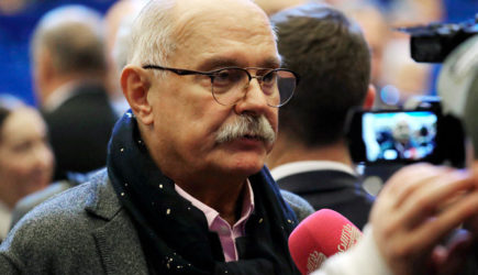 Михалков заявил, что Хаматова и другие артисты-эмигранты&mdash; &laquo;монстры&raquo;