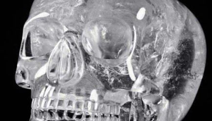 Археологи нашли хрустальный человеческий череп