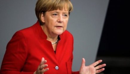 Меркель впервые раскрыла правду о приступах дрожи в 2019 году и инциденте с собакой Путина