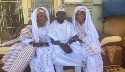 Мужчина женился на двух сестрах-близнецах одновременно