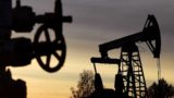 Цена на российскую нефть упала ниже 45 долларов