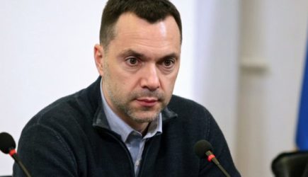 Арестович начал готовить Киев к предательству США: &laquo;Будем воевать одними автоматами&raquo;