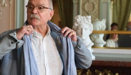 Одышка, тошнота, интоксикация: стали известны подробности тяжелого состояния Михалкова в реанимации