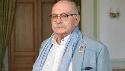 С больничной койки обессилевшего Михалкова переложили в гроб